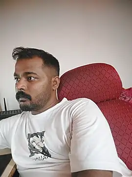 Snapshot of manoj_master chatting on 07-13-26, 11:35 manoj master online show from 07-13-26, 11:35