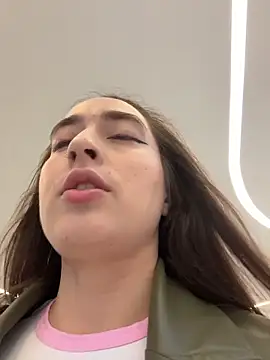 Holly Play online show from 11-04-25, 09:08