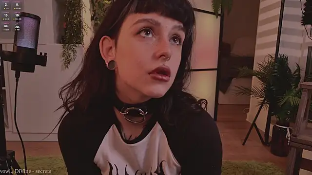 MichaellaMoon online show from 10-17-25, 04:31