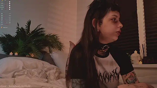 MichaellaMoon online show from 10-30-25, 05:24