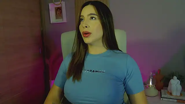 Snapshot of Alessia-miller_ chatting on 12-21-24, 12:09 Alessia-miller online show from 12-21-24, 12:09