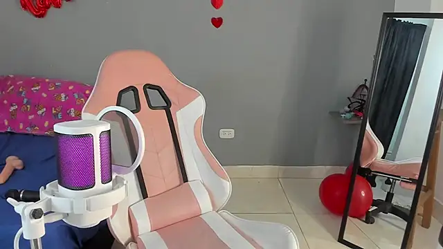 nicol jone1 online show from 02-13-25, 10:12