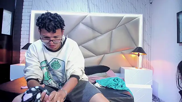 Bonny Bonss online show from 01-25-25, 01:32