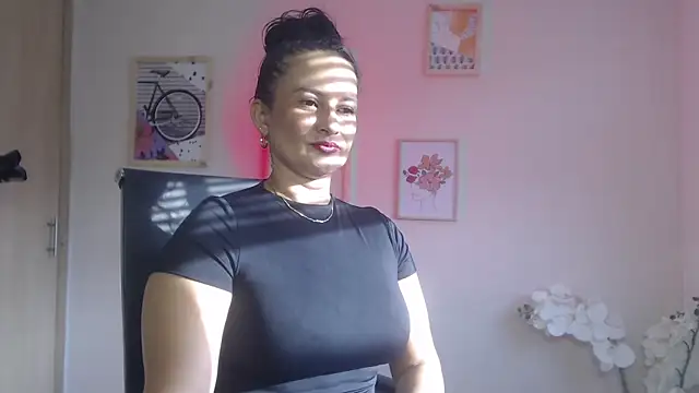 lucy diiaz online show from 02-05-25, 10:01