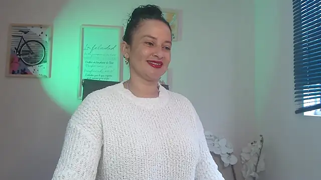 lucy diiaz online show from 02-08-25, 01:54