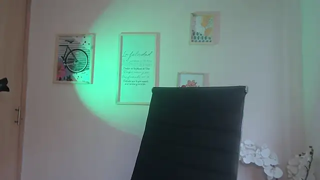 lucy diiaz online show from 02-09-25, 01:56