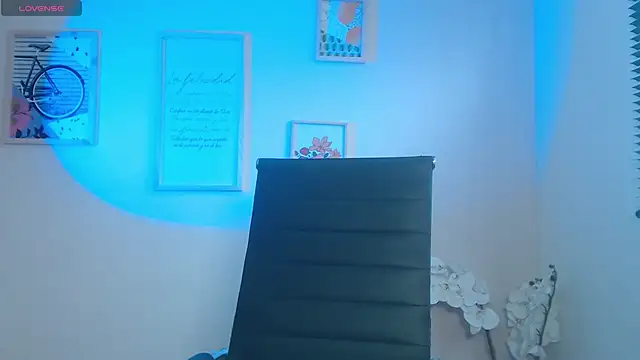 lucy diiaz online show from 02-13-25, 02:09