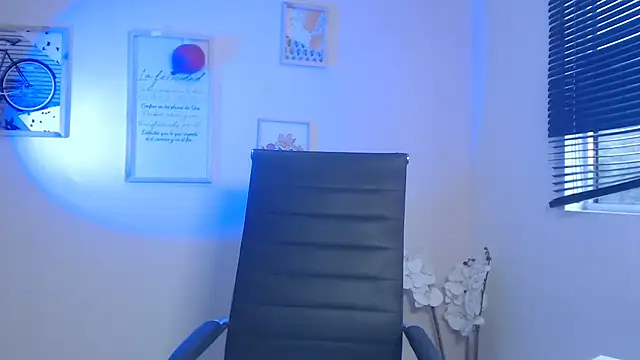 lucy diiaz online show from 03-04-25, 08:38