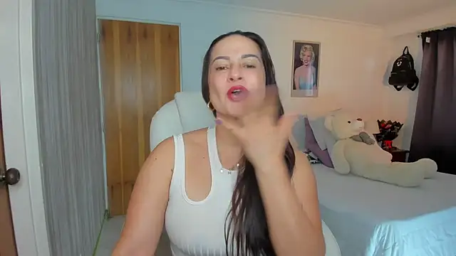 lucy diiaz online show from 09-30-25, 08:03