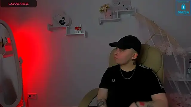 Dolly  Queen  online show from 03-22-25, 01:00