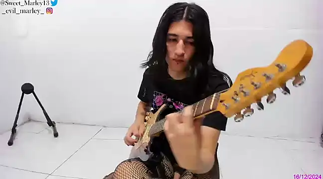 Evil Queen13 online show from 12-16-24, 01:22