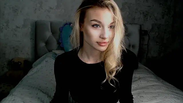 Snapshot of Ella_Milla chatting on 05-11-26, 02:45 Ella Milla online show from 05-11-26, 02:45