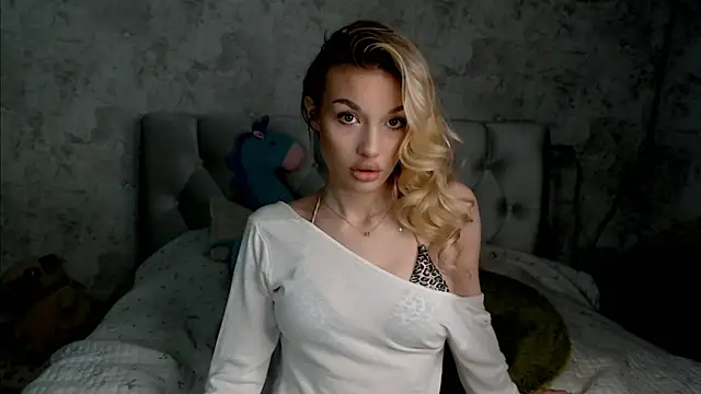 Snapshot of Ella_Milla chatting on 06-05-26, 02:12 Ella Milla online show from 06-05-26, 02:12