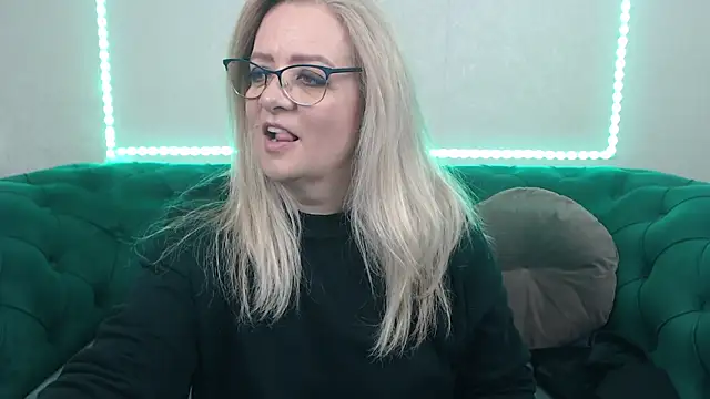 IvanaCharm online show from 04-15-26, 03:24