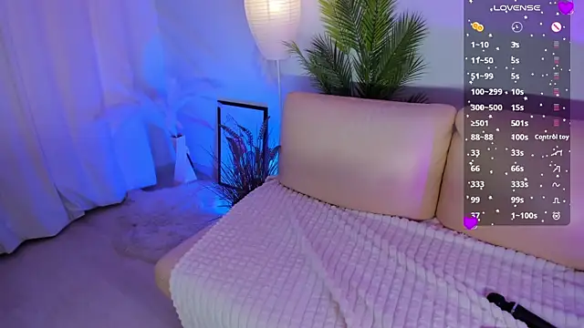 Snapshot of Miss_Elia chatting on 05-21-26, 04:36 Miss Elia online show from 05-21-26, 04:36