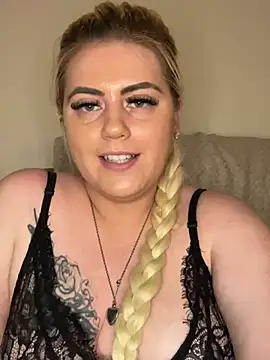 Snapshot of Blondiee3088 chatting on 01-26-25, 08:34 Blondiee3088 online show from 01-26-25, 08:34