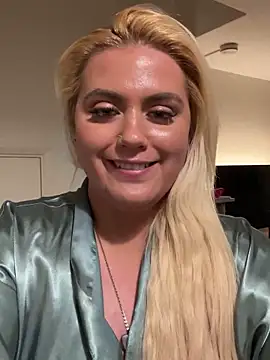 Snapshot of Blondiee3088 chatting on 02-19-25, 08:41 Blondiee3088 online show from 02-19-25, 08:41