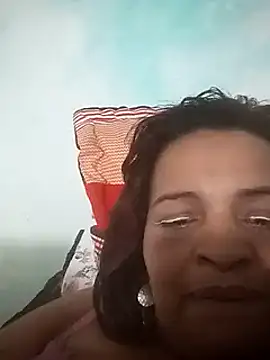 Snapshot of _violetta_- chatting on 03-03-25, 03:41 violetta - online show from 03-03-25, 03:41
