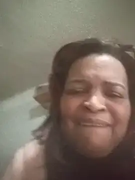 Snapshot of _violetta_- chatting on 03-03-25, 08:11 violetta - online show from 03-03-25, 08:11
