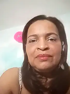 Snapshot of _violetta_- chatting on 03-04-25, 11:43 violetta - online show from 03-04-25, 11:43