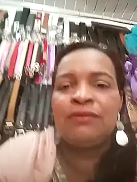 Snapshot of _violetta_- chatting on 03-05-25, 03:29 violetta - online show from 03-05-25, 03:29