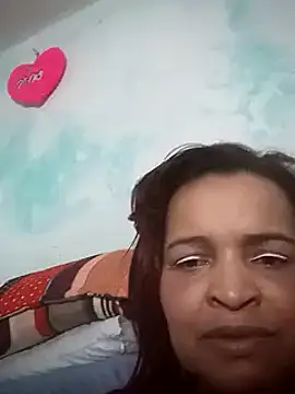 Snapshot of _violetta_- chatting on 03-05-25, 06:34 violetta - online show from 03-05-25, 06:34