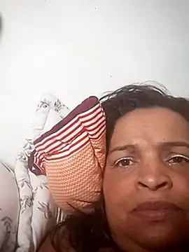 Snapshot of _violetta_- chatting on 03-10-25, 03:34 violetta - online show from 03-10-25, 03:34