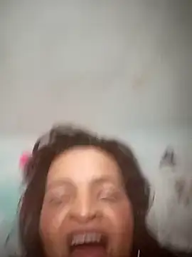 Snapshot of _violetta_- chatting on 03-12-25, 03:13 violetta - online show from 03-12-25, 03:13