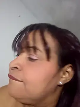 Snapshot of _violetta_- chatting on 09-10-25, 12:54 violetta - online show from 09-10-25, 12:54