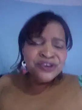 Snapshot of _violetta_- chatting on 09-13-25, 02:28 violetta - online show from 09-13-25, 02:28
