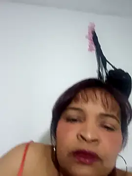 Snapshot of _violetta_- chatting on 10-04-25, 07:34 violetta - online show from 10-04-25, 07:34
