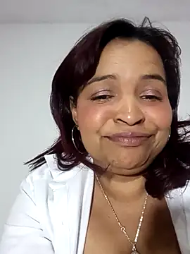 Snapshot of _violetta_- chatting on 10-06-25, 12:19 violetta - online show from 10-06-25, 12:19