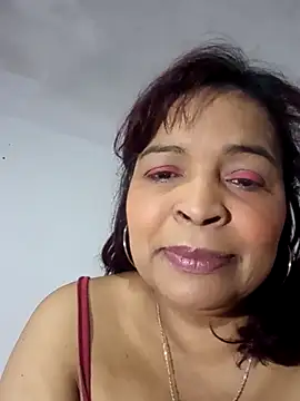 Snapshot of _violetta_- chatting on 10-06-25, 12:24 violetta - online show from 10-06-25, 12:24