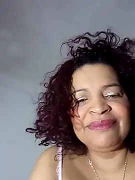 Snapshot of _violetta_- chatting on 10-19-25, 11:33 violetta - online show from 10-19-25, 11:33
