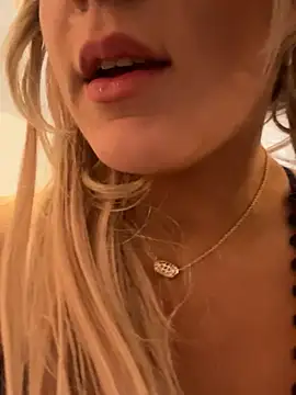 EllaSnow online show from 03-10-25, 05:54