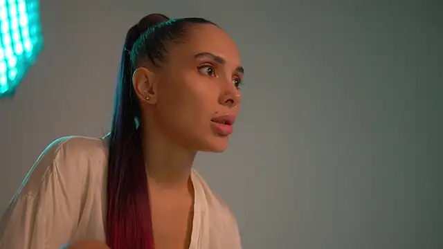 Mila May  online show from 09-18-25, 06:21