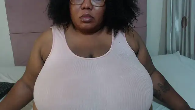 Snapshot of DAIRYBELLELIZxx chatting on 12-18-24, 05:00 DAIRYBELLELIZxx online show from 12-18-24, 05:00