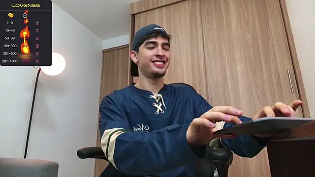 Snapshot of zenn_rush1 chatting on 12-30-24, 12:09 zenn rush1 online show from 12-30-24, 12:09