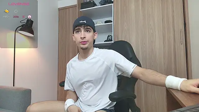 Snapshot of zenn_rush1 chatting on 02-15-25, 02:33 zenn rush1 online show from 02-15-25, 02:33