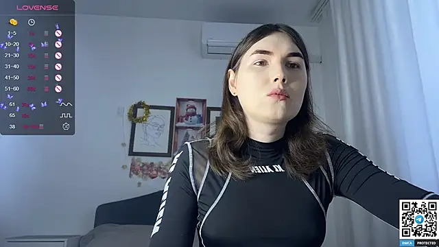 Snapshot of Maria_Bowie chatting on 01-15-25, 07:26 Maria Bowie online show from 01-15-25, 07:26