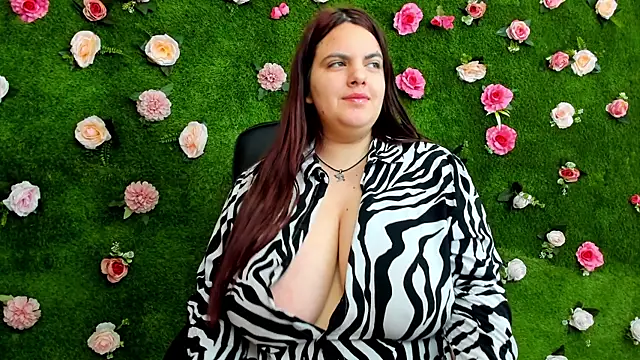 Huge Titties  online show from 03-03-25, 04:58