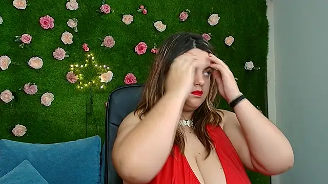 Huge Titties  online show from 11-14-25, 08:07