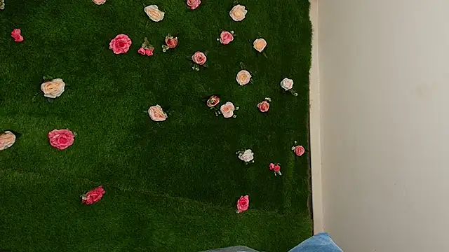 Huge Titties  online show from 04-11-26, 07:45