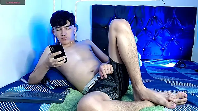 Snapshot of benji_hoter chatting on 09-21-25, 10:22 benji hoter online show from 09-21-25, 10:22