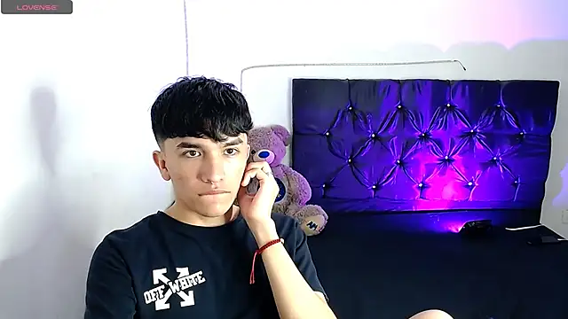 Snapshot of benji_hoter chatting on 09-29-25, 08:46 benji hoter online show from 09-29-25, 08:46