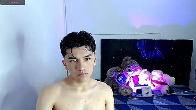 Snapshot of benji_hoter chatting on 10-21-25, 10:54 benji hoter online show from 10-21-25, 10:54