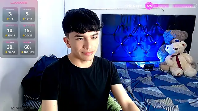 Snapshot of benji_hoter chatting on 11-21-25, 12:21 benji hoter online show from 11-21-25, 12:21