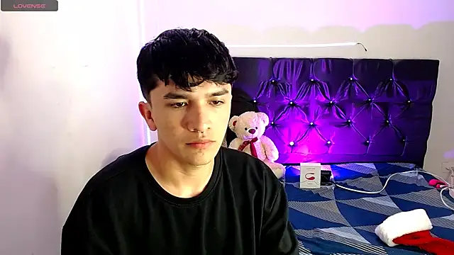 Snapshot of benji_hoter chatting on 12-02-25, 10:38 benji hoter online show from 12-02-25, 10:38