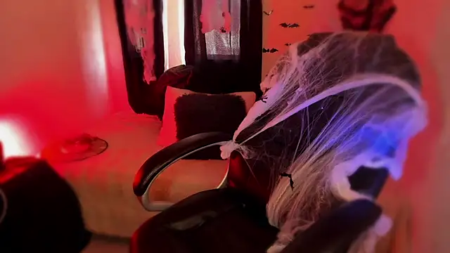 isabelithaa online show from 10-15-25, 02:50