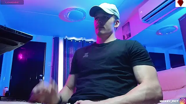 mickeypict online show from 11-08-25, 01:39